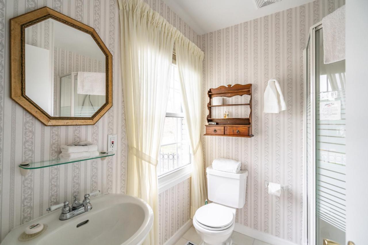Abacot Hall Bed & Breakfast Niagara-on-the-Lake Bagian luar foto